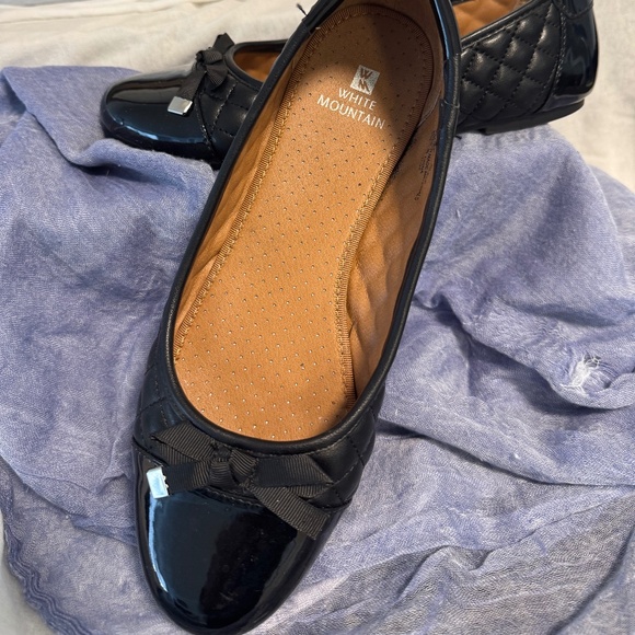 flats - Picture 1 of 1
